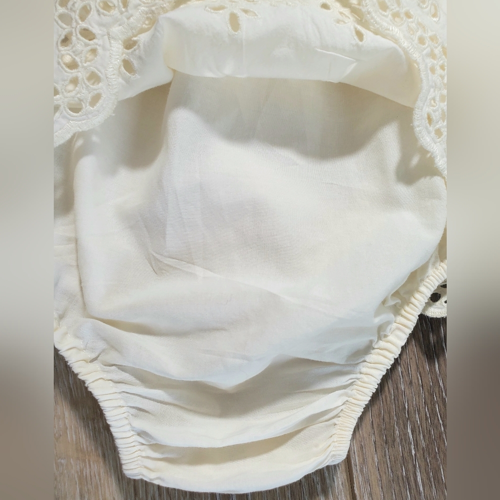 GAP Cream Eyelet Baby Romper  Size 3-6M - Picture 4 of 7